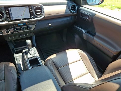 Used 2020 Toyota Tacoma Limited AWD/4WD image 17