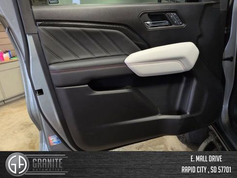 Used 2024 GMC Canyon AT4X AWD/4WD image 10