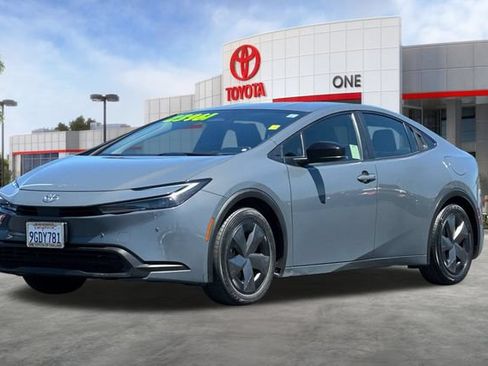 Used 2023 Toyota Prius LE FWD image 9