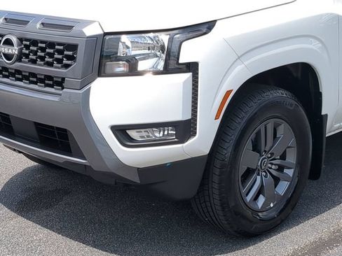 Certified 2025 Nissan Frontier SV w/ SV Convenience Package RWD image 9