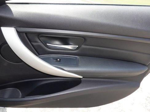 Used 2013 BMW 320i Sedan RWD image 22