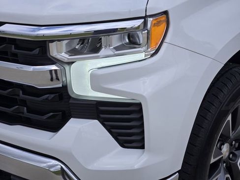 Used 2024 Chevrolet Silverado 1500 LT AWD/4WD image 9