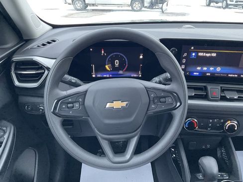 Used 2025 Chevrolet TrailBlazer LS w/ LS Convenience Package image 11