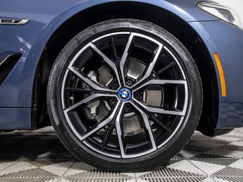 Used 2023 BMW 530e w/ M Sport Package RWD image 39