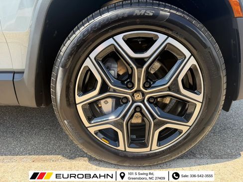 Used 2025 Rivian R1S Adventure AWD/4WD image 30