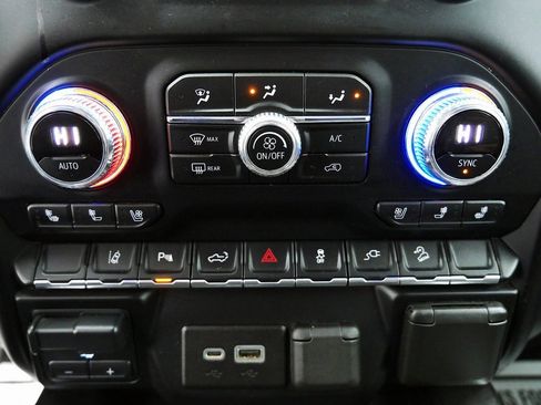 Used 2020 GMC Sierra 2500 AT4 w/ AT4 Premium Package image 30