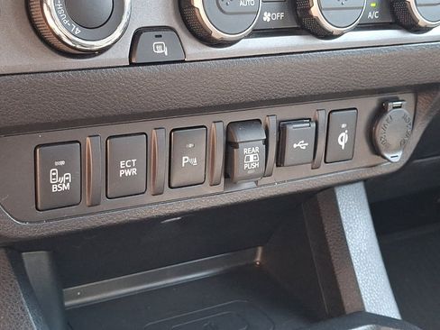 Certified 2023 Toyota Tacoma TRD Off-Road w/ Technology Package AWD/4WD image 23