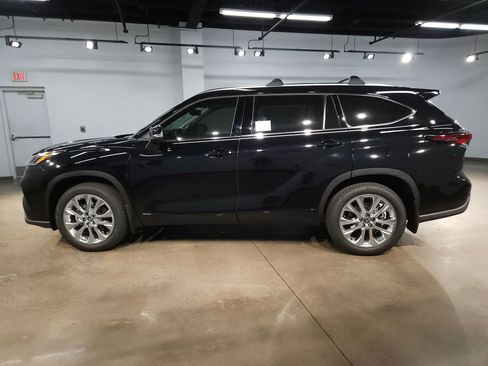 New 2026 Toyota Highlander Limited AWD/4WD image 4
