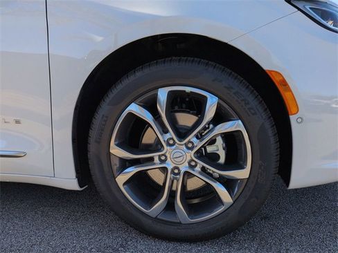 New 2026 Chrysler Pacifica Pinnacle image 10