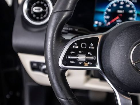 Used 2020 Mercedes-Benz GLB 250 4MATIC image 34