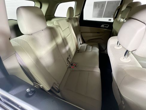 Used 2022 Jeep Grand Cherokee Laredo E image 23