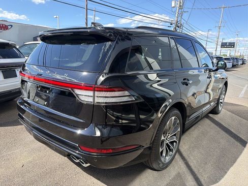 New 2026 Lincoln Aviator AWD image 3