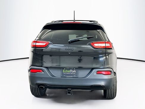 Used 2016 Jeep Cherokee Latitude w/ Cold Weather Group AWD/4WD image 7