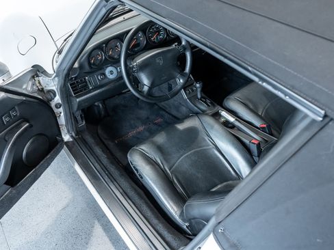Used 1997 Porsche 911 Carrera RWD image 4