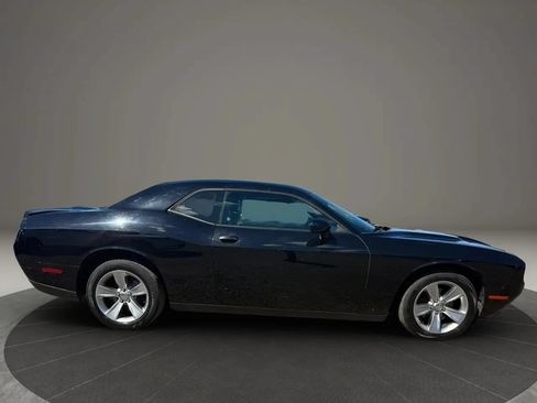 Used 2020 Dodge Challenger SXT RWD image 4