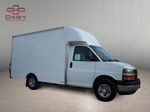 Used 2019 Chevrolet Express 3500 w/ Power Convenience Package image 3