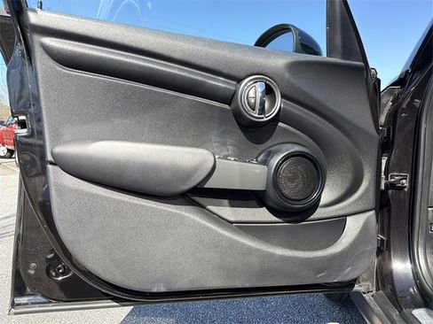 Used 2017 MINI Cooper 4-Door Hardtop image 10
