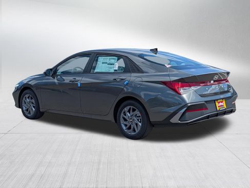 New 2026 Hyundai Elantra Hybrid FWD image 3