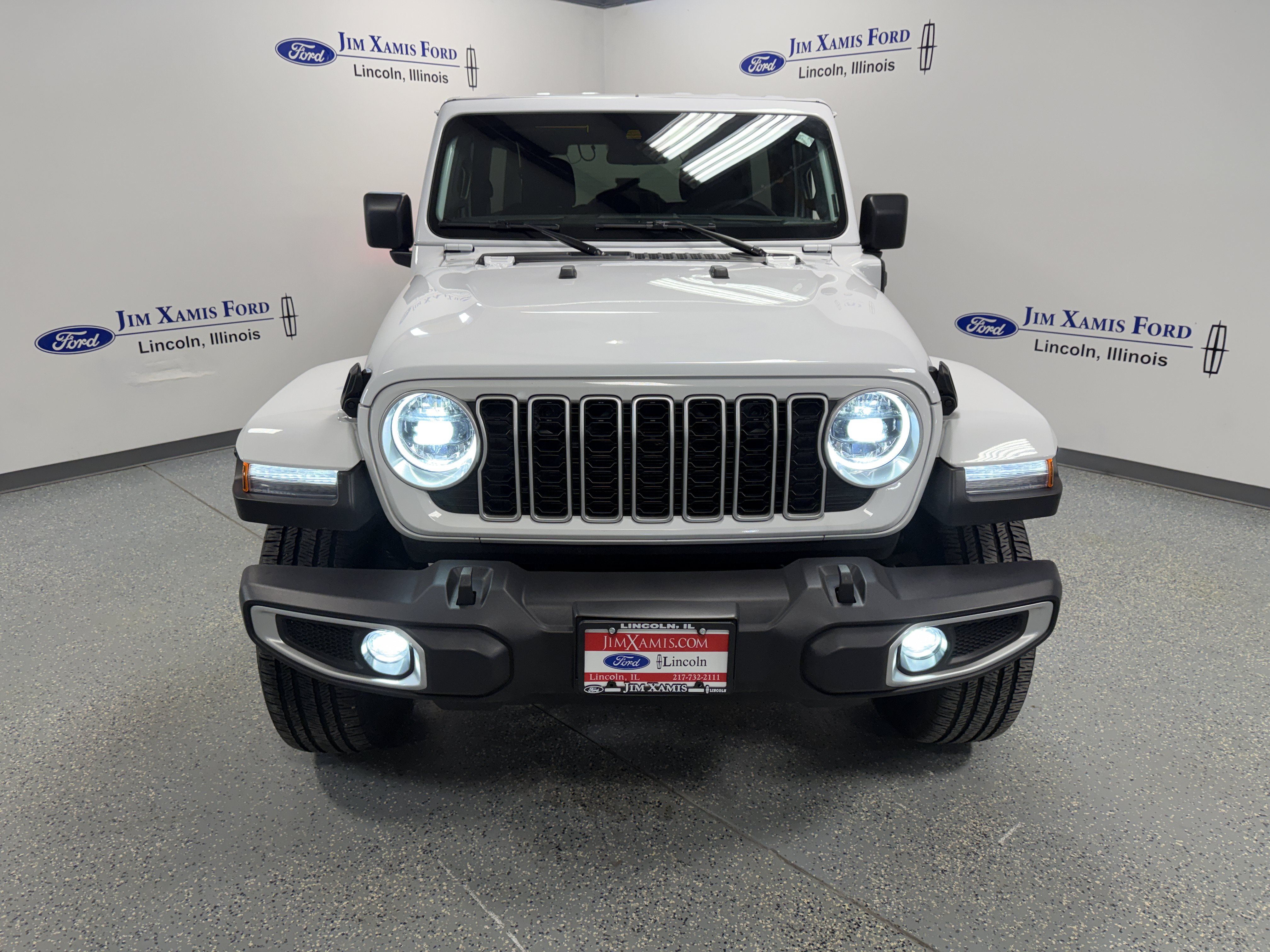 Used 2025 Jeep Wrangler Unlimited Sahara w/ Safety Group AWD/4WD image 2