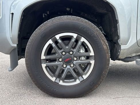 Used 2025 Toyota Tacoma TRD Sport AWD/4WD image 12