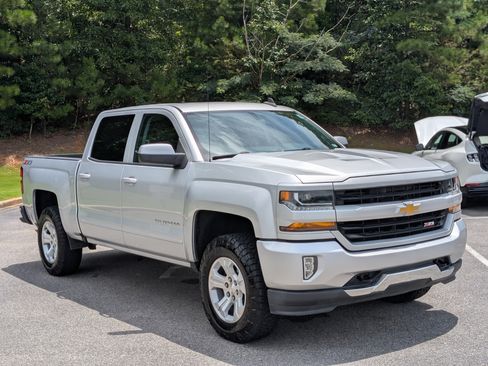Used 2018 Chevrolet Silverado 1500 LT w/ All Star Edition AWD/4WD image 11