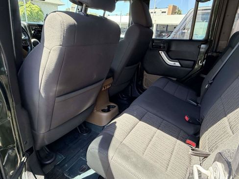 Used 2012 Jeep Wrangler Unlimited Rubicon w/ Connectivity Group AWD/4WD image 9