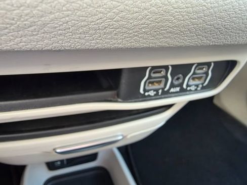 Used 2023 Chrysler Voyager LX FWD image 15