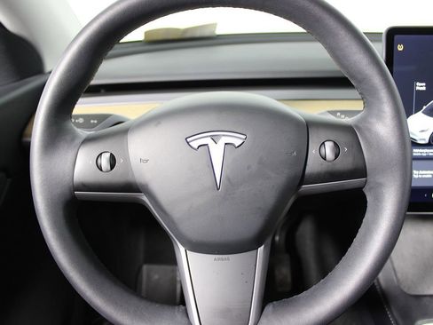 Used 2021 Tesla Model Y Long Range image 13