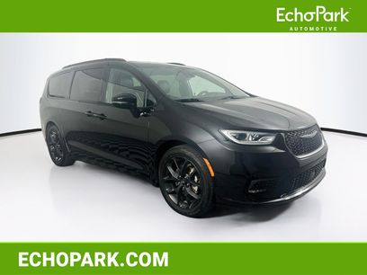 Used 2025 Chrysler Pacifica Limited