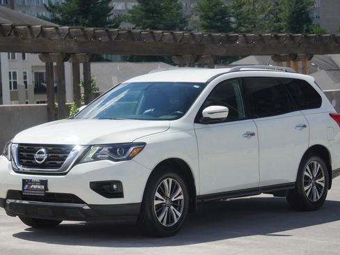 Used 2017 Nissan Pathfinder SL image 5
