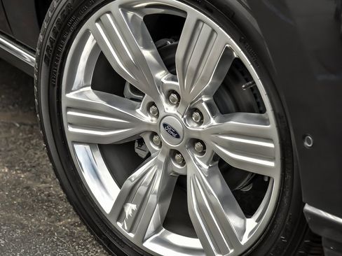 New 2024 Ford Expedition Platinum image 3