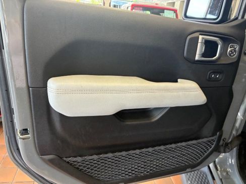 Used 2023 Jeep Wrangler Unlimited Sahara AWD/4WD image 14
