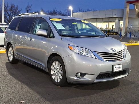 Used 2014 Toyota Sienna XLE image 2