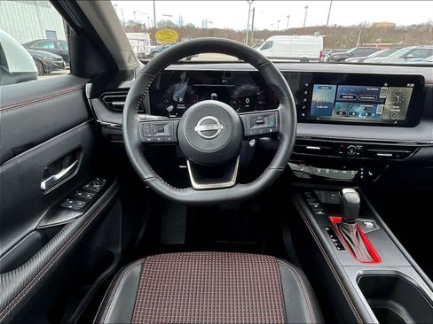 Used 2025 Nissan Kicks SR w/ SR Premium Package image 17