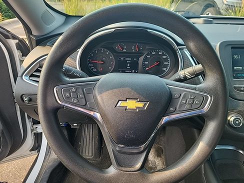 Used 2018 Chevrolet Malibu LT FWD image 28