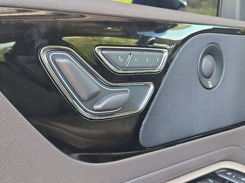 Used 2023 Lincoln Aviator Reserve w/ Equipment Group 201A AWD/4WD image 23