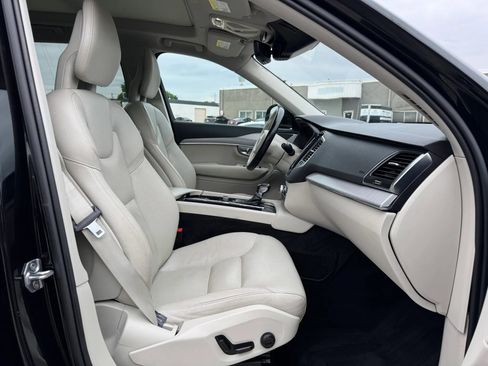 Used 2021 Volvo XC90 T5 Momentum w/ Climate Package FWD image 24