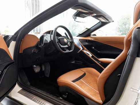 Used 2025 Ferrari Roma Spider image 27