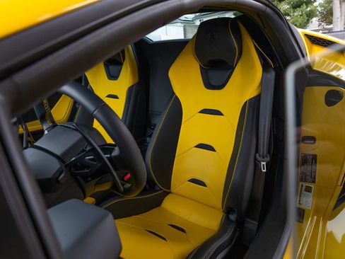 Used 2024 Lamborghini Huracan EVO image 57