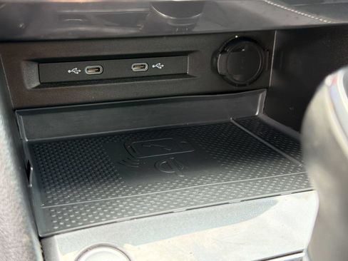 Used 2022 Volkswagen Tiguan SE FWD image 25