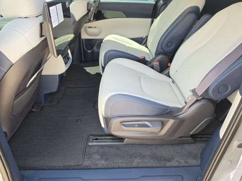 New 2027 Kia Carnival SX Prestige FWD image 18