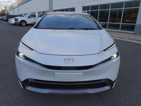 Used 2025 Toyota Prius XLE image 2