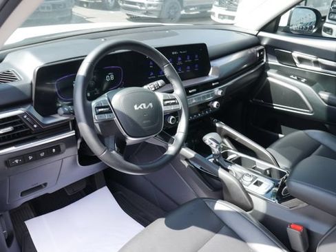Used 2025 Kia Telluride S AWD/4WD image 17