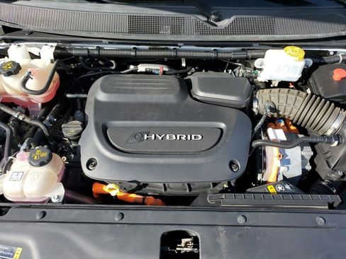 Used 2022 Chrysler Pacifica Touring-L image 10