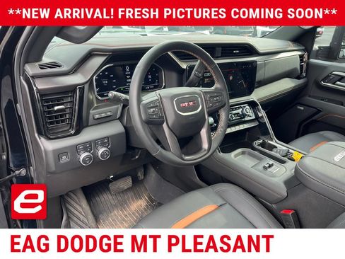 Used 2025 GMC Sierra 2500 AT4 w/ AT4 Premium Plus Package AWD/4WD image 9