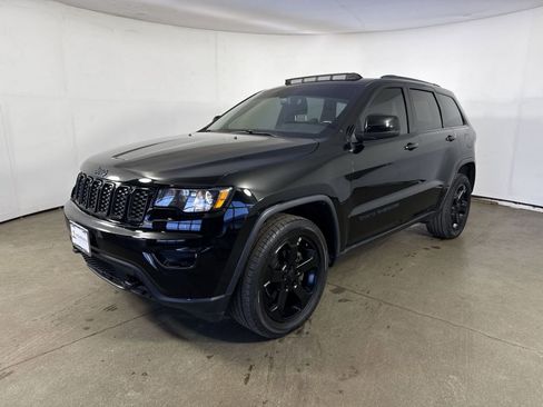 Used 2019 Jeep Grand Cherokee Laredo image 25