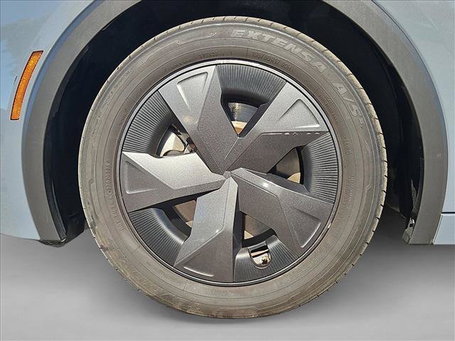 Used 2025 Toyota Prius LE AWD/4WD image 29