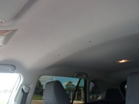 Used 2021 Toyota RAV4 XLE FWD image 6