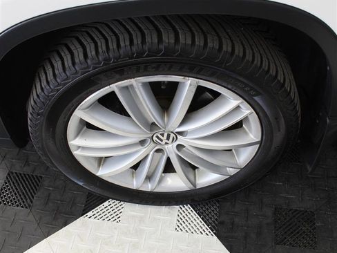 Used 2010 Volkswagen Tiguan SE image 24