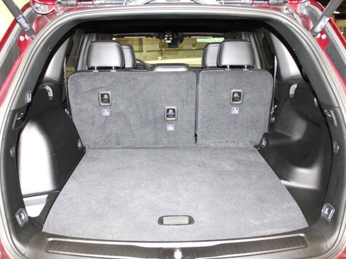 Used 2025 Jeep Grand Cherokee Altitude image 32